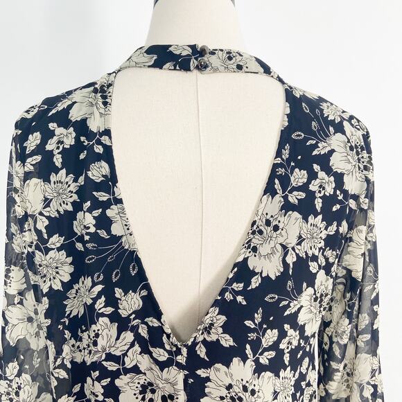 ASTR The Label Floral Back Cutout Mini Dress Navy Blue Cream Shift Boho Size M - Picture 9 of 13